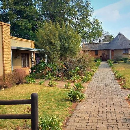 A Pousada Backpackers Connection @ Jnb Airport Benoni Exterior foto