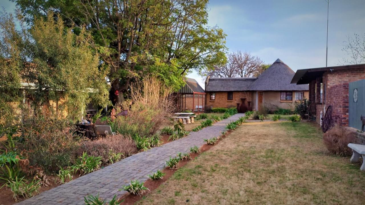 A Pousada Backpackers Connection @ Jnb Airport Benoni Exterior foto
