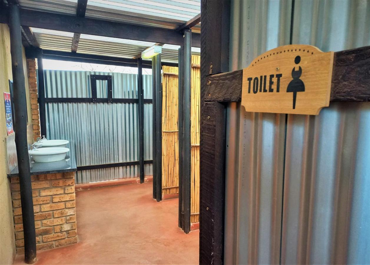 A Pousada Backpackers Connection @ Jnb Airport Benoni Exterior foto