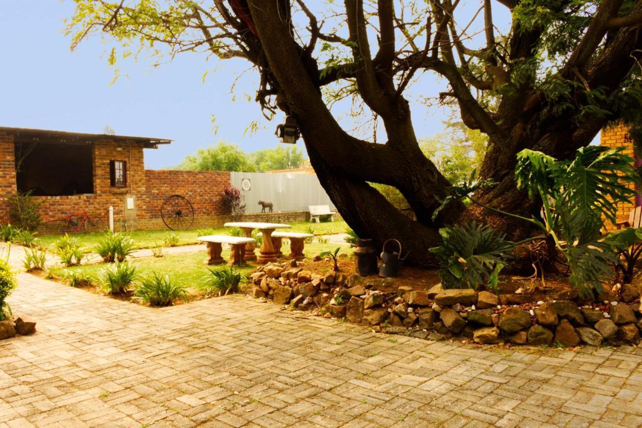 A Pousada Backpackers Connection @ Jnb Airport Benoni Exterior foto