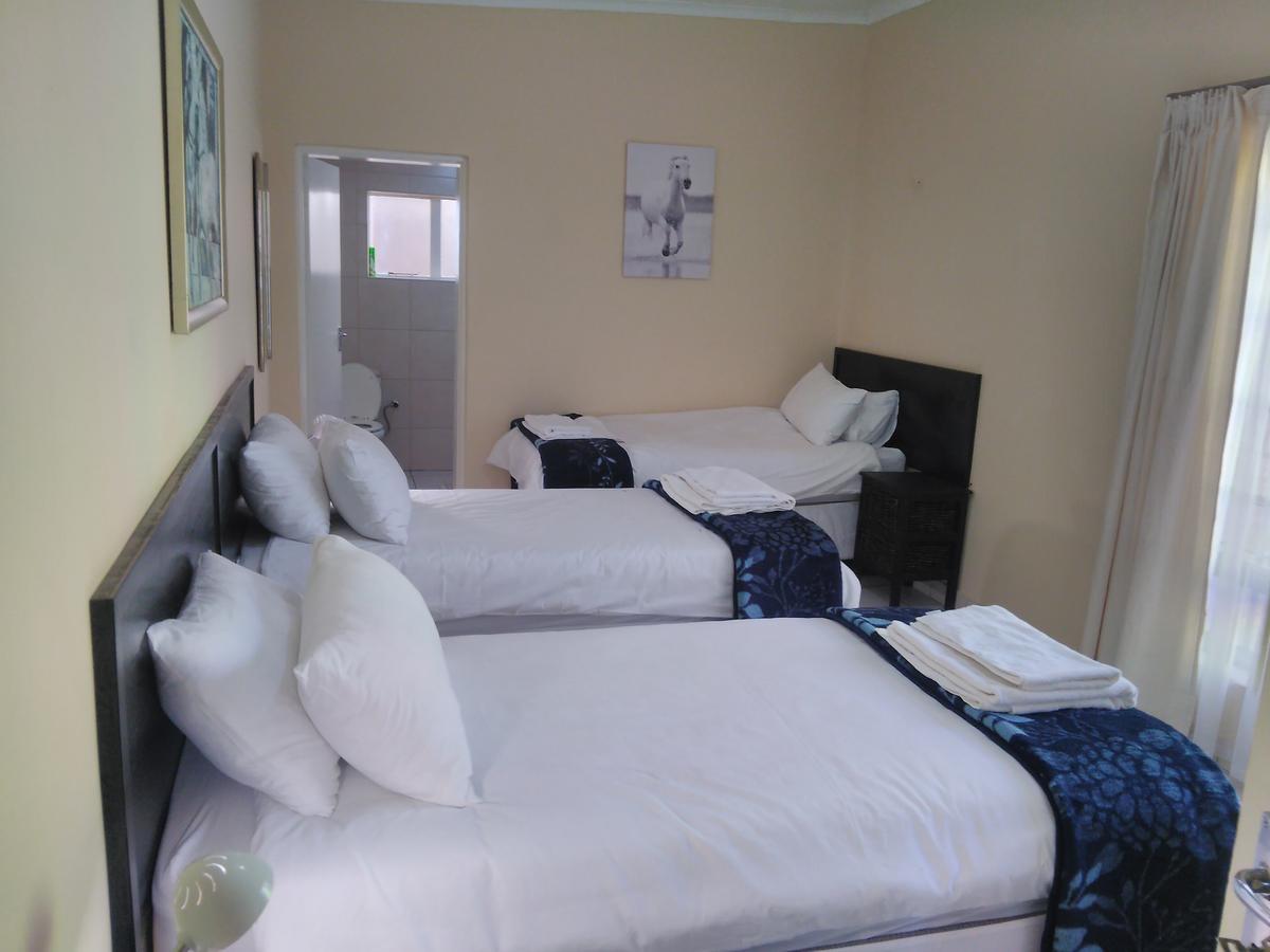 A Pousada Backpackers Connection @ Jnb Airport Benoni Exterior foto